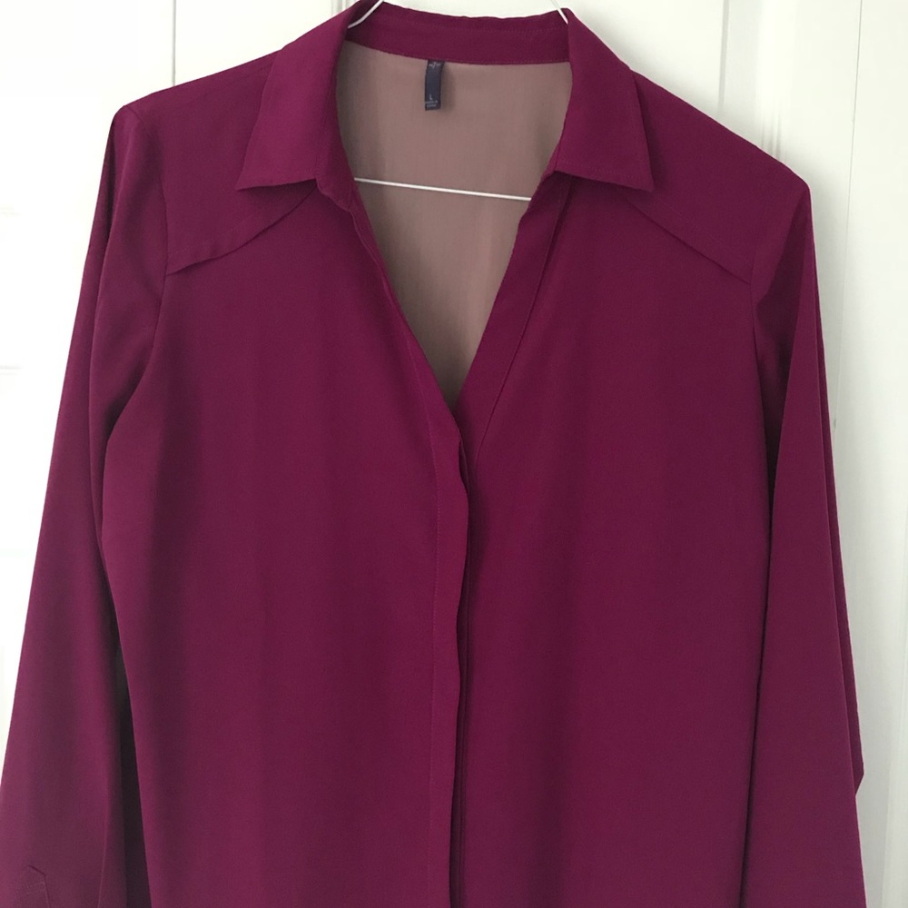🍁NYDJ Blouse🍁 posted new pic with measurement